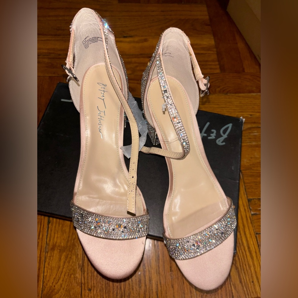 Betsy Johnson size 9.5 sandals